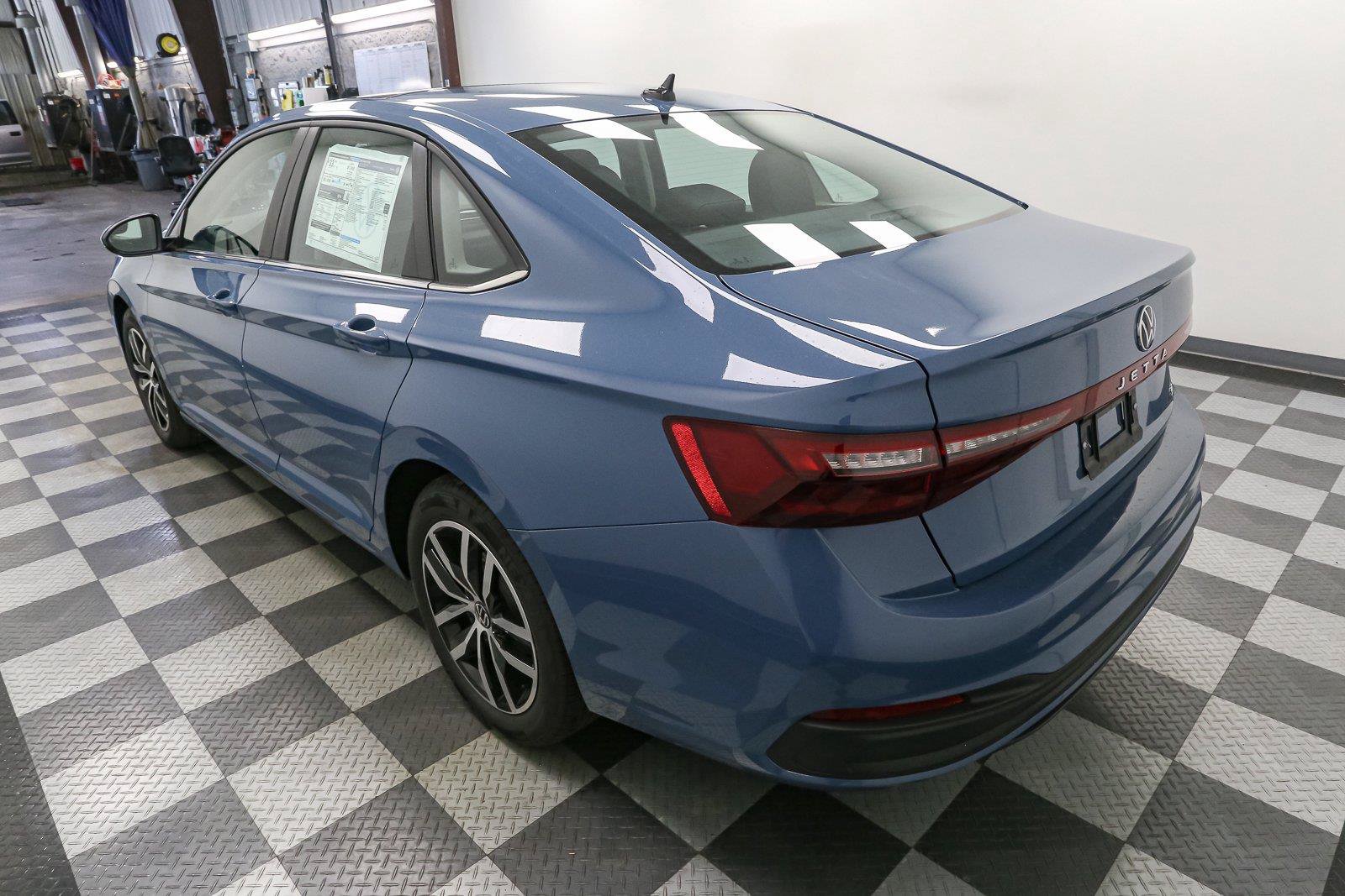 New 2027 Volkswagen Jetta SE FWD image 9