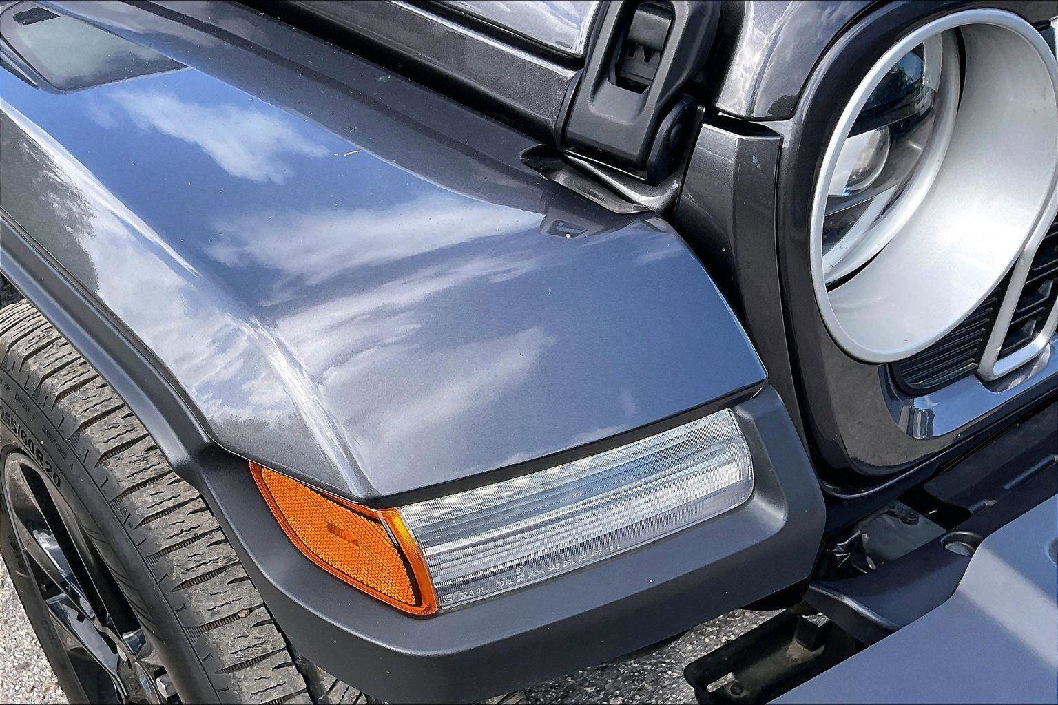 Used 2025 Jeep Wrangler Sahara AWD/4WD image 33