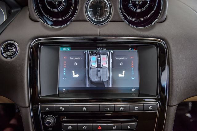 Used 2016 Jaguar XJ R-Sport RWD image 34