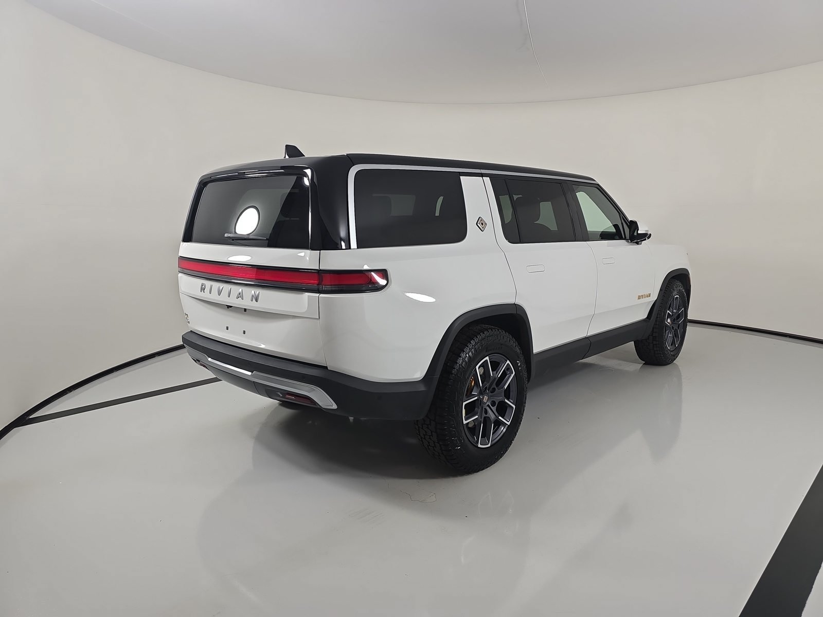Used 2022 Rivian R1S Launch Edition Quad AWD/4WD image 5