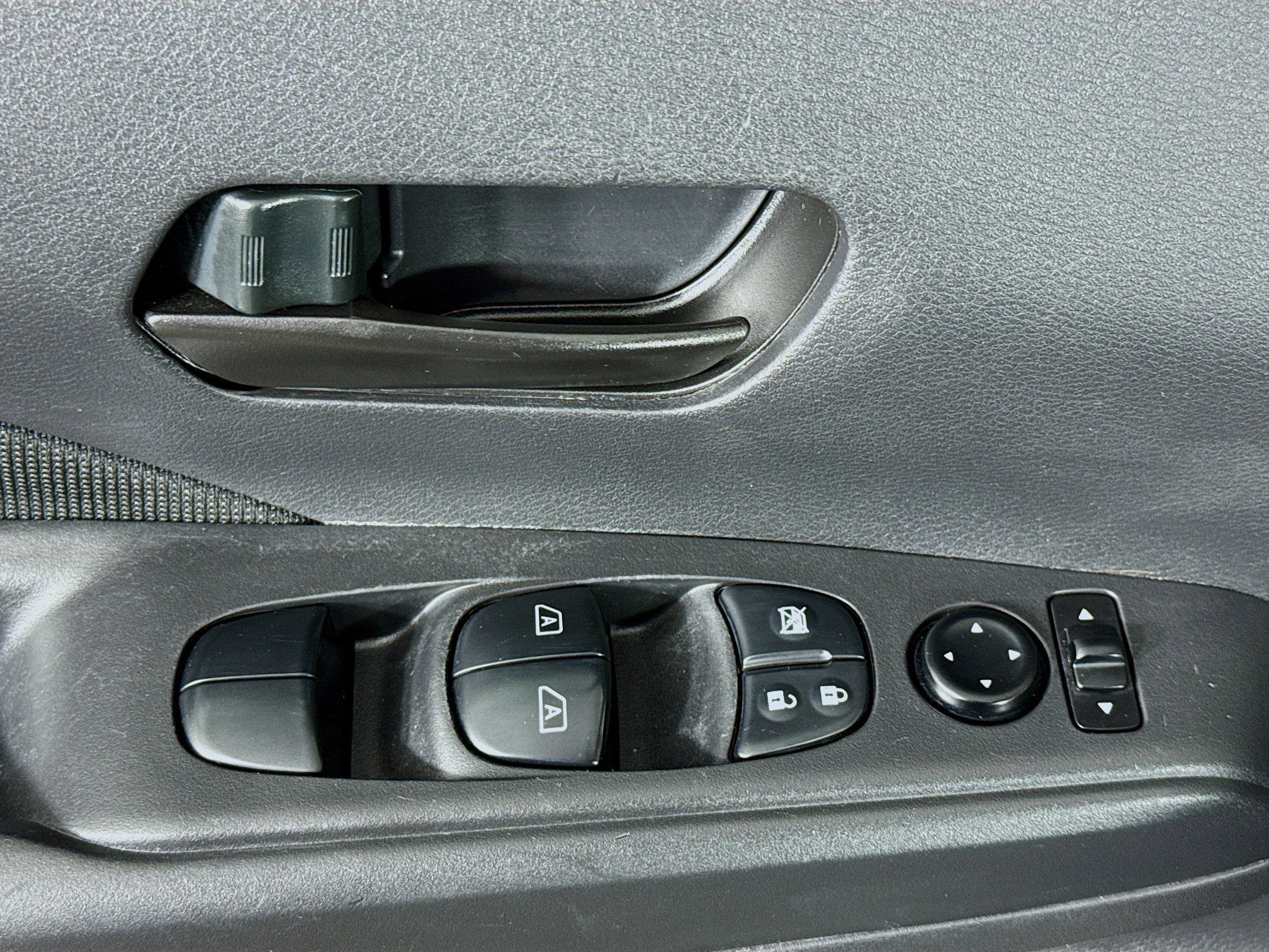 Used 2022 Nissan Kicks S image 23