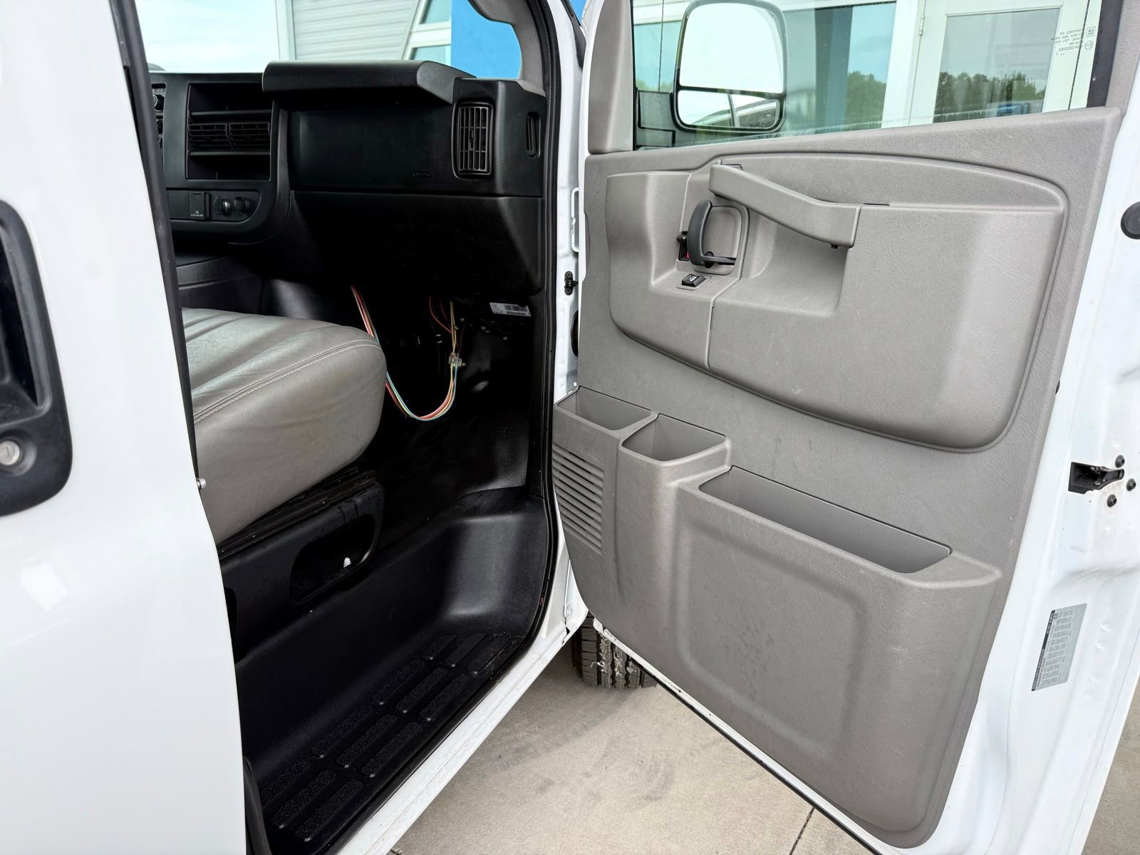 Used 2017 Chevrolet Express 3500 LS image 22