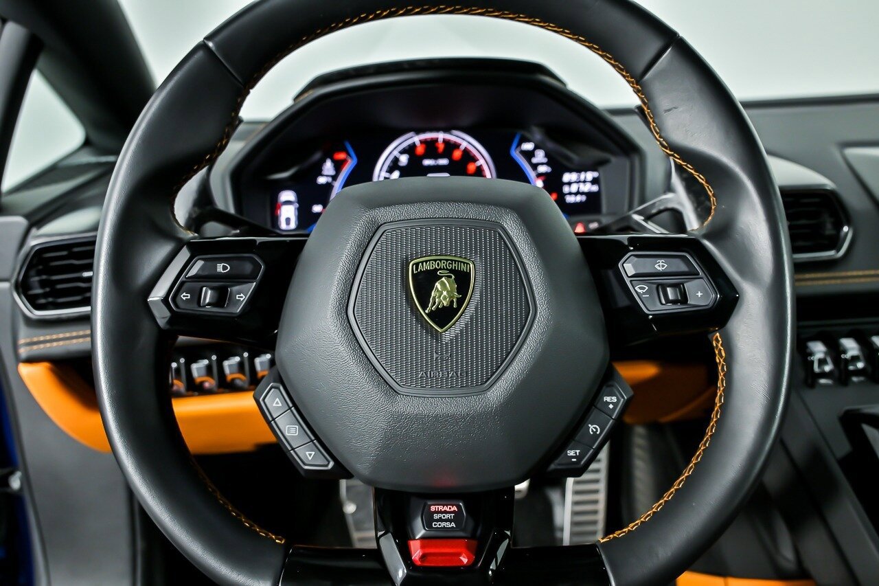 Used 2020 Lamborghini Huracan EVO RWD image 27