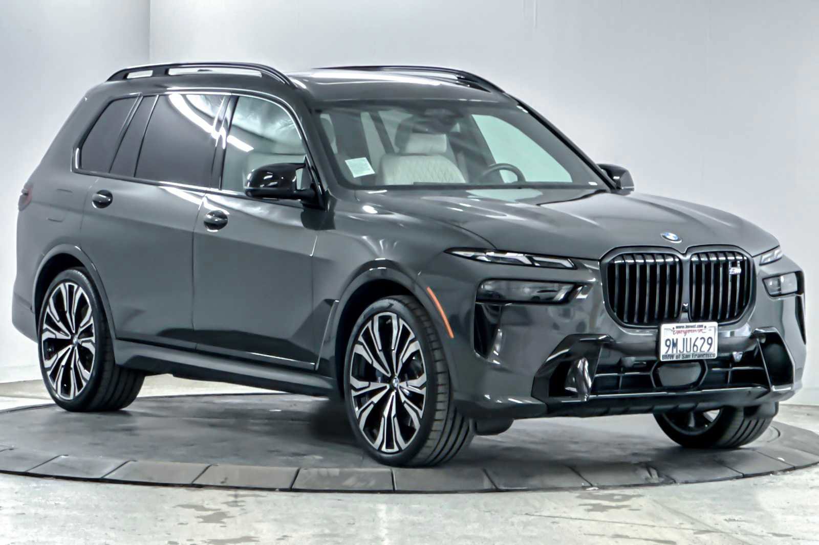 Used 2025 BMW X7 M60i image 9
