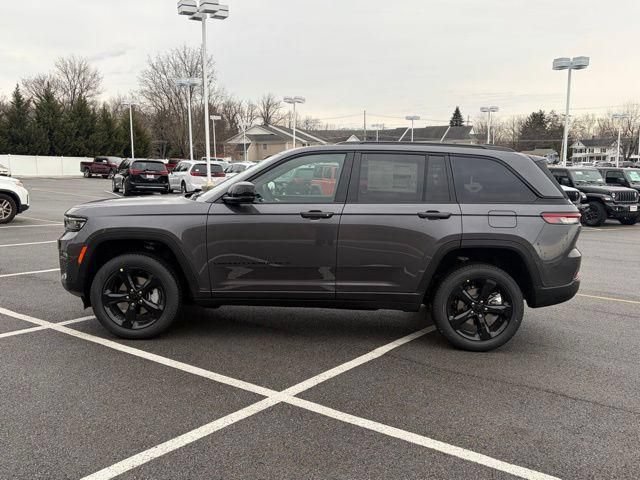 New 2025 Jeep Grand Cherokee Limited w/ Black Appearance Package AWD/4WD image 4