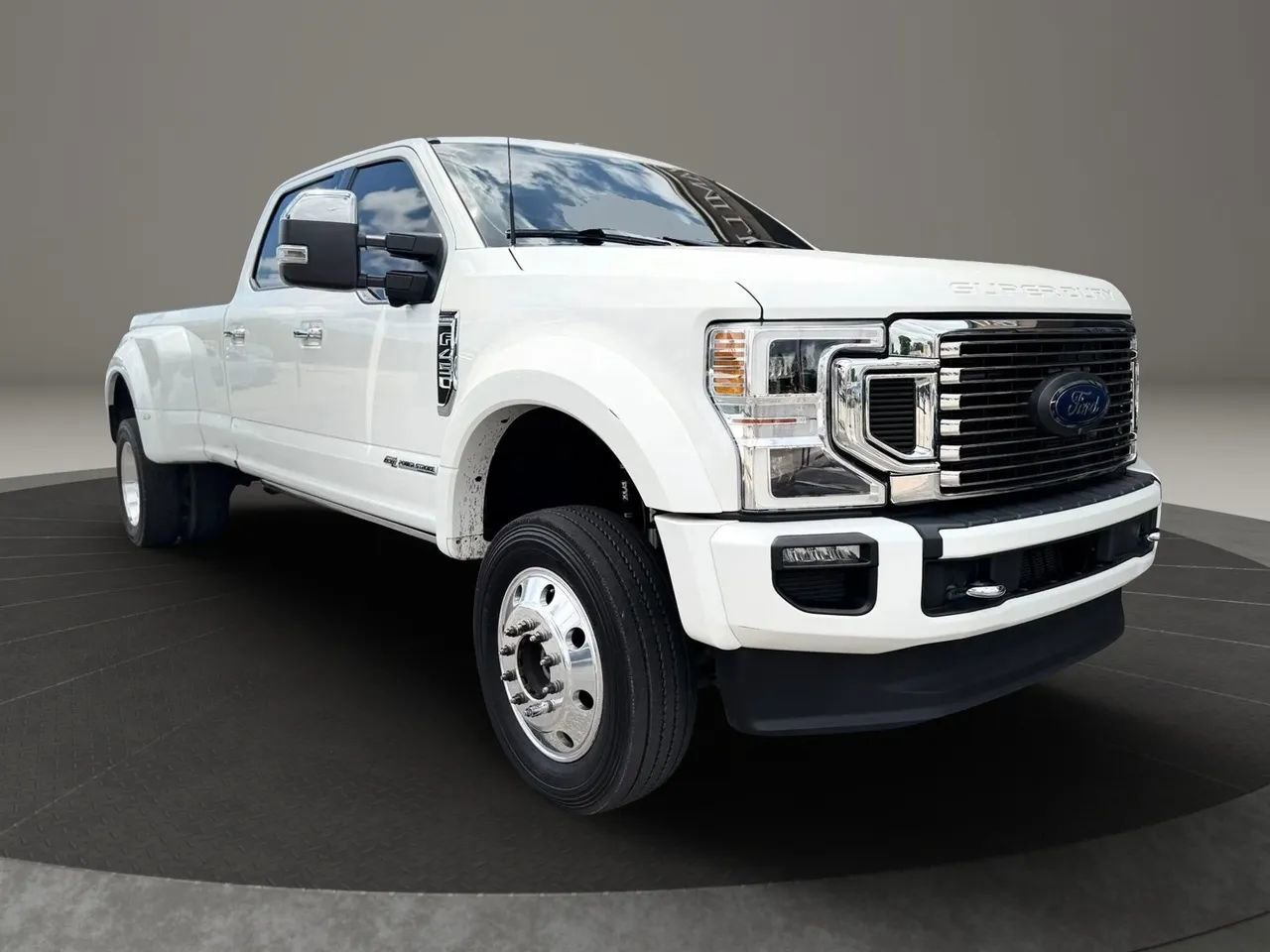 Used 2022 Ford F450 Platinum w/ FX4 Off-Road Package AWD/4WD image 4