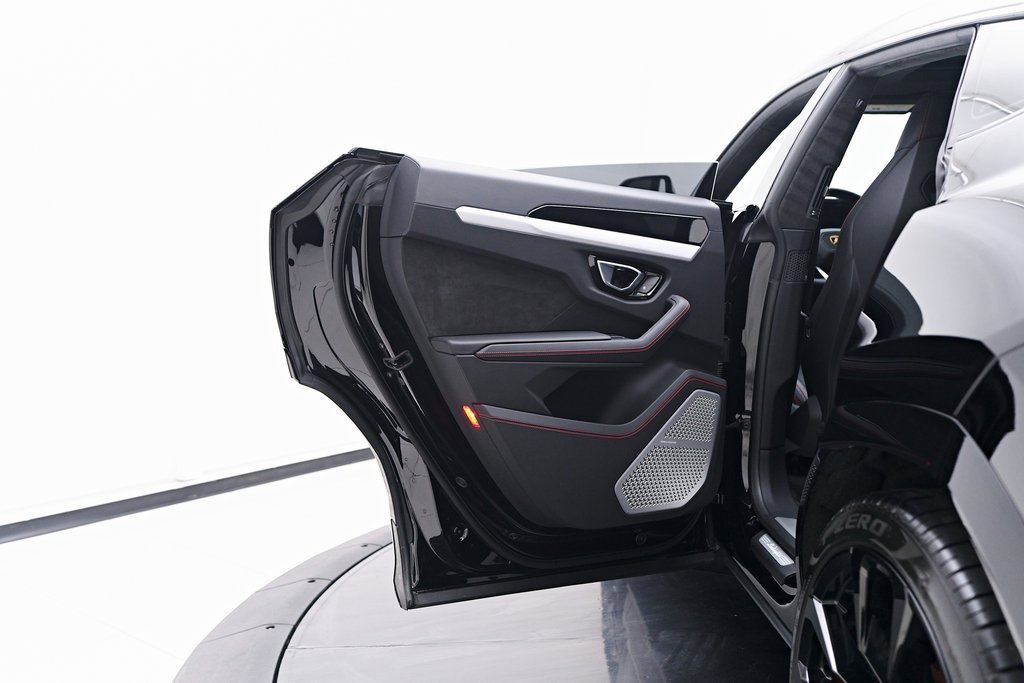 Used 2022 Lamborghini Urus image 33