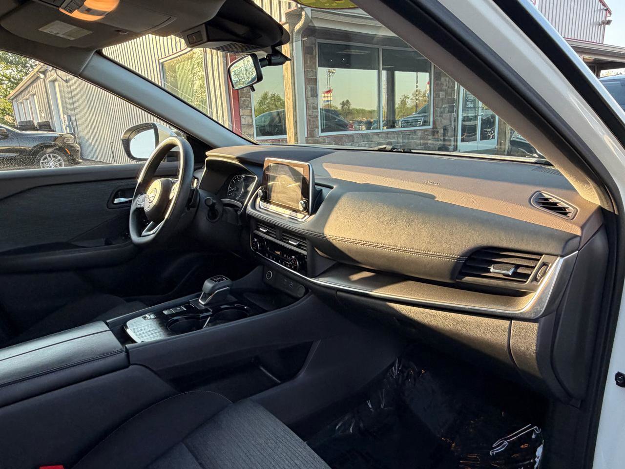 Used 2023 Nissan Rogue SV FWD image 21