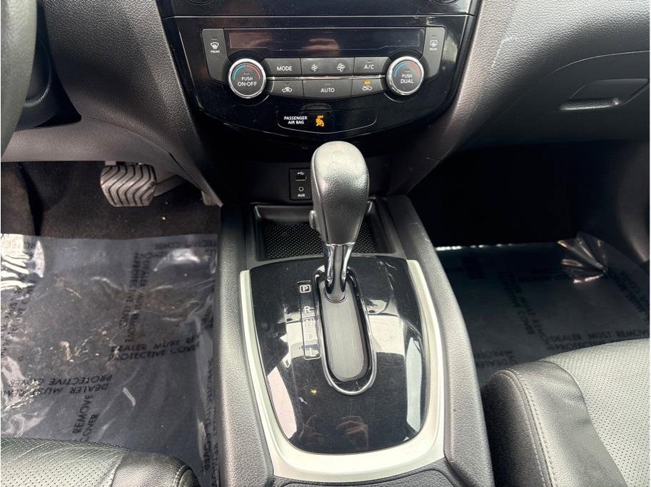 Used 2016 Nissan Rogue SL w/ SL Premium Package image 17