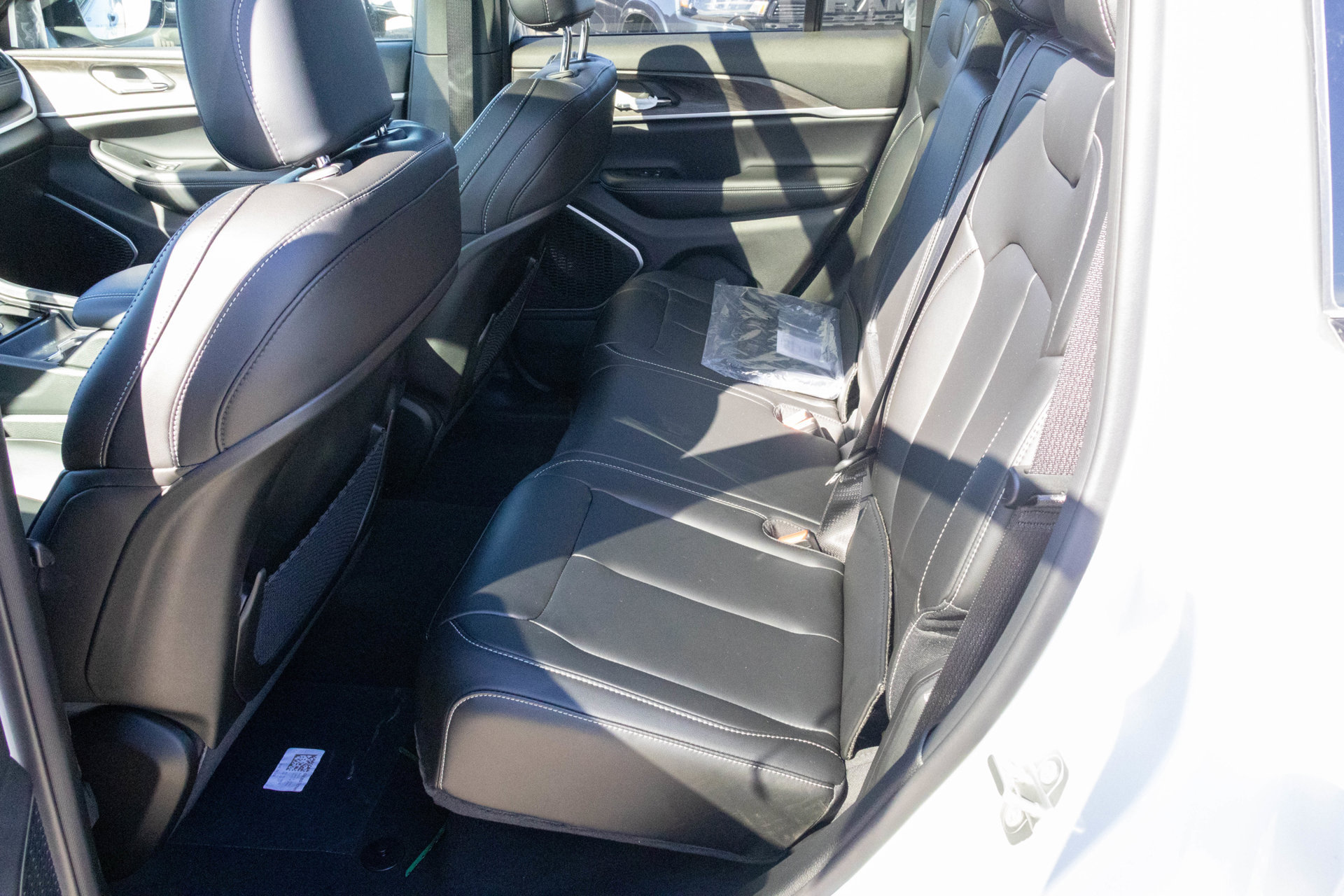 New 2026 Jeep Grand Cherokee Limited w/ Limited Altitude Package AWD/4WD image 15