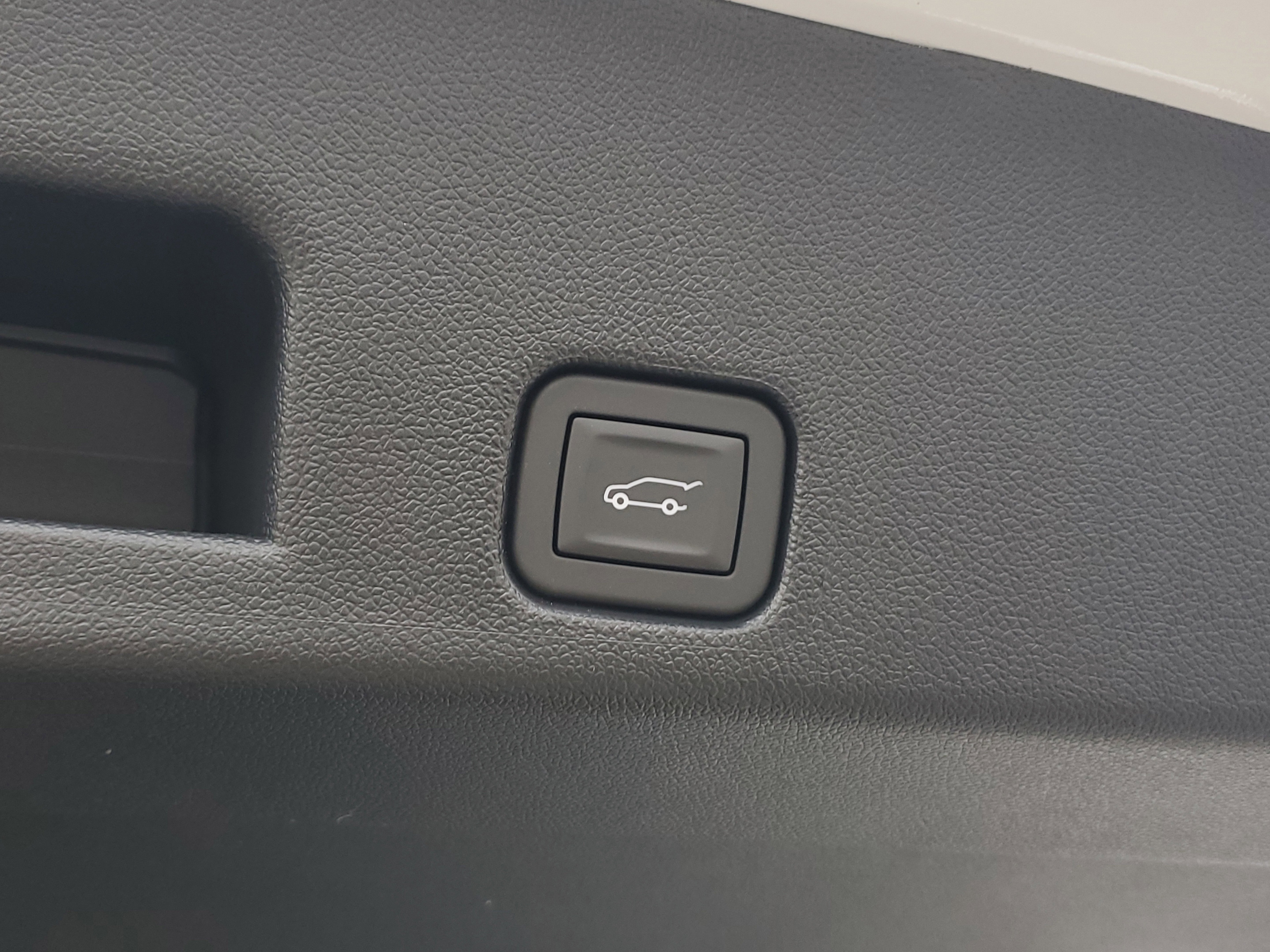 New 2025 GMC Acadia Elevation image 9