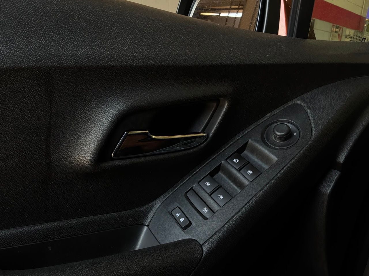 Used 2019 Chevrolet Trax LT w/ LPO, Protection Package AWD/4WD image 18