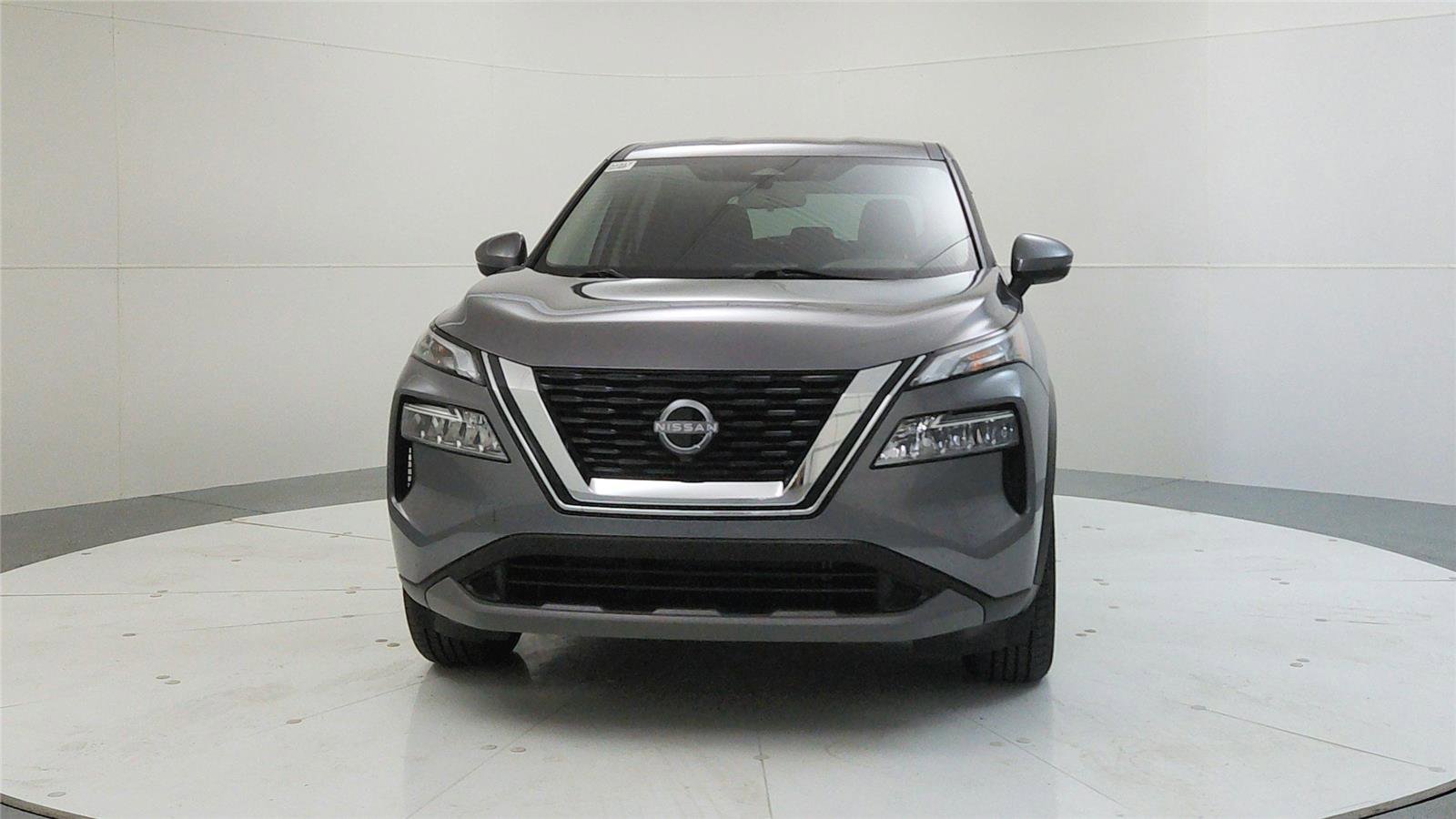Used 2023 Nissan Rogue SV image 2