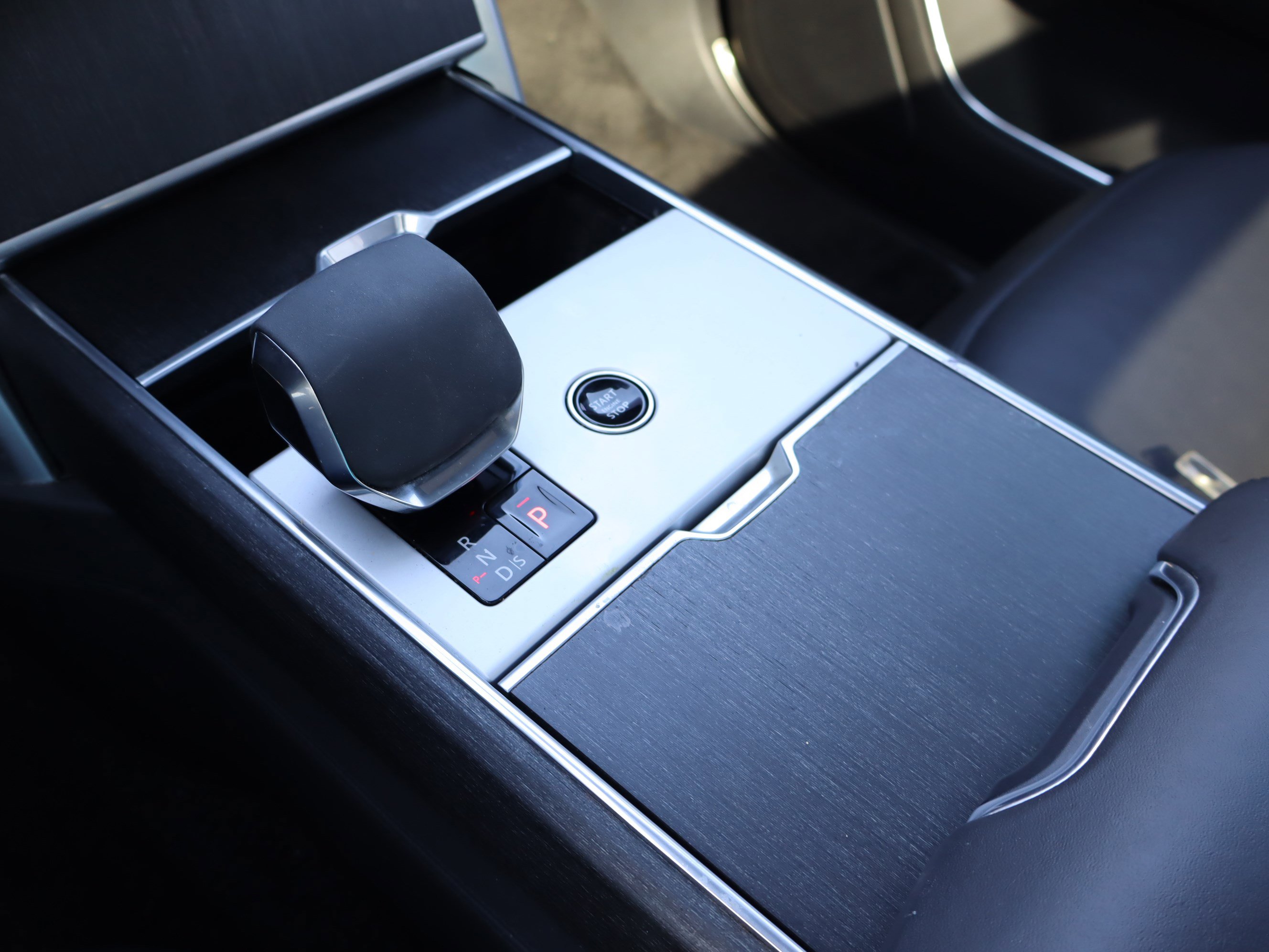 Used 2024 Land Rover Range Rover SE image 29