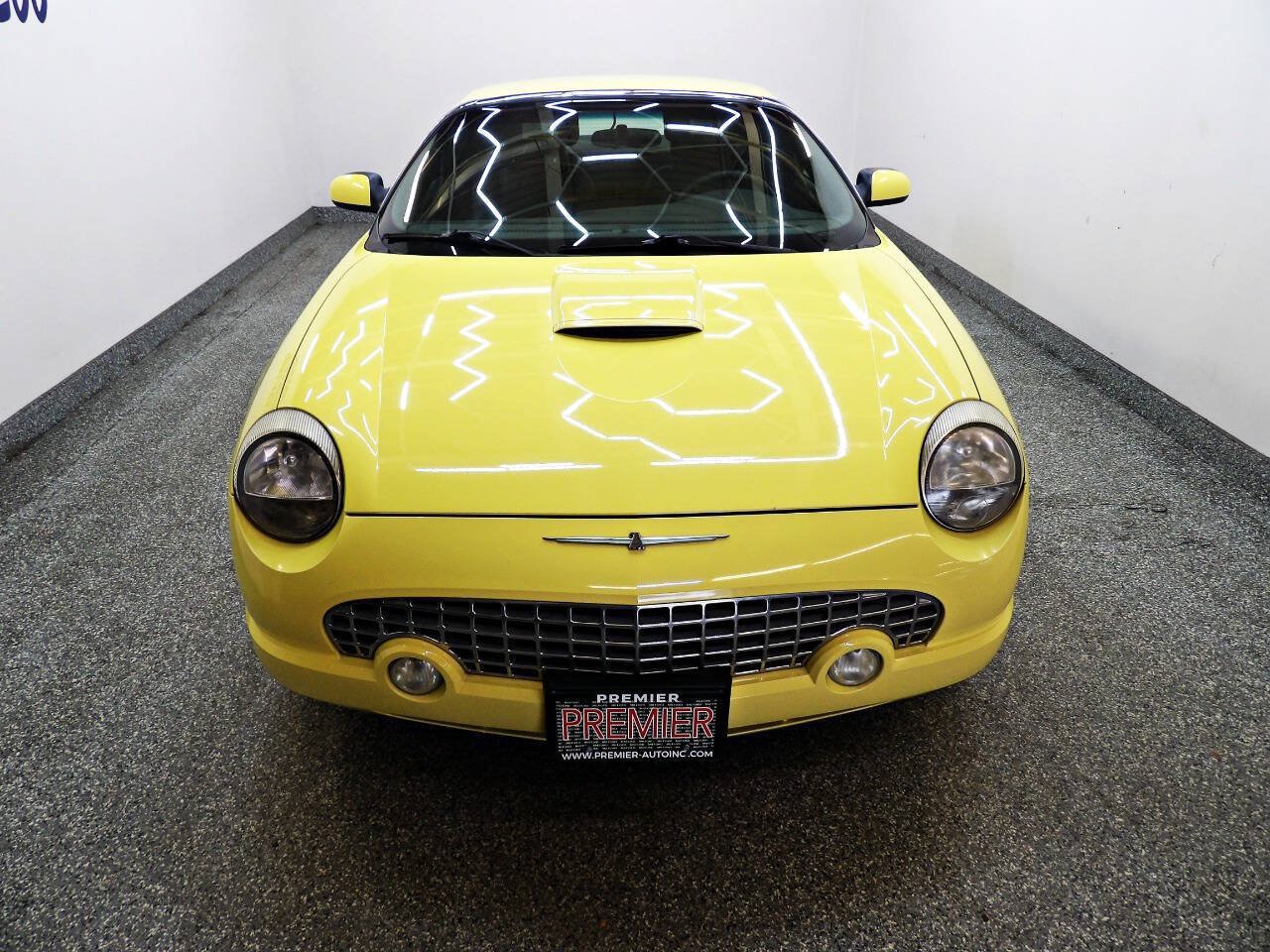 Used 2002 Ford Thunderbird RWD image 2