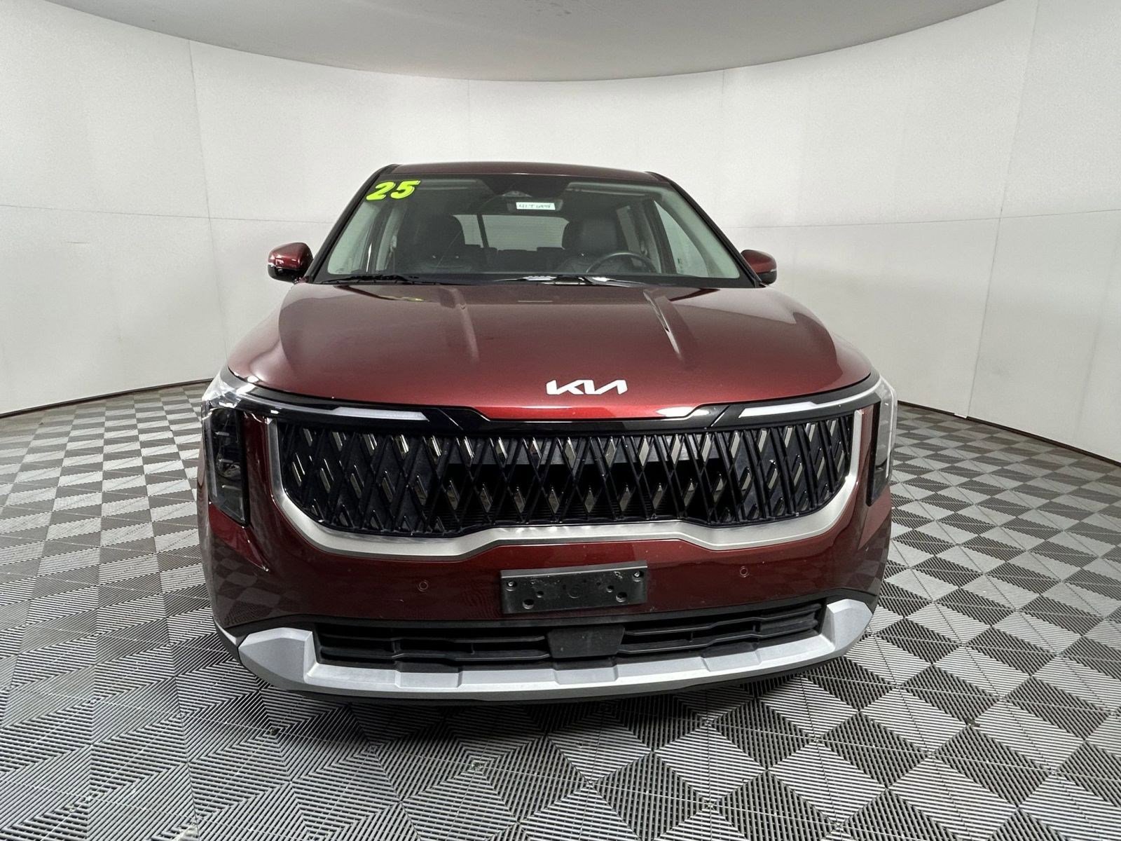 Certified 2025 Kia Carnival LXS image 2