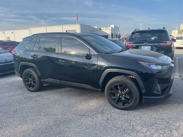 Used 2021 Toyota RAV4 LE image 1