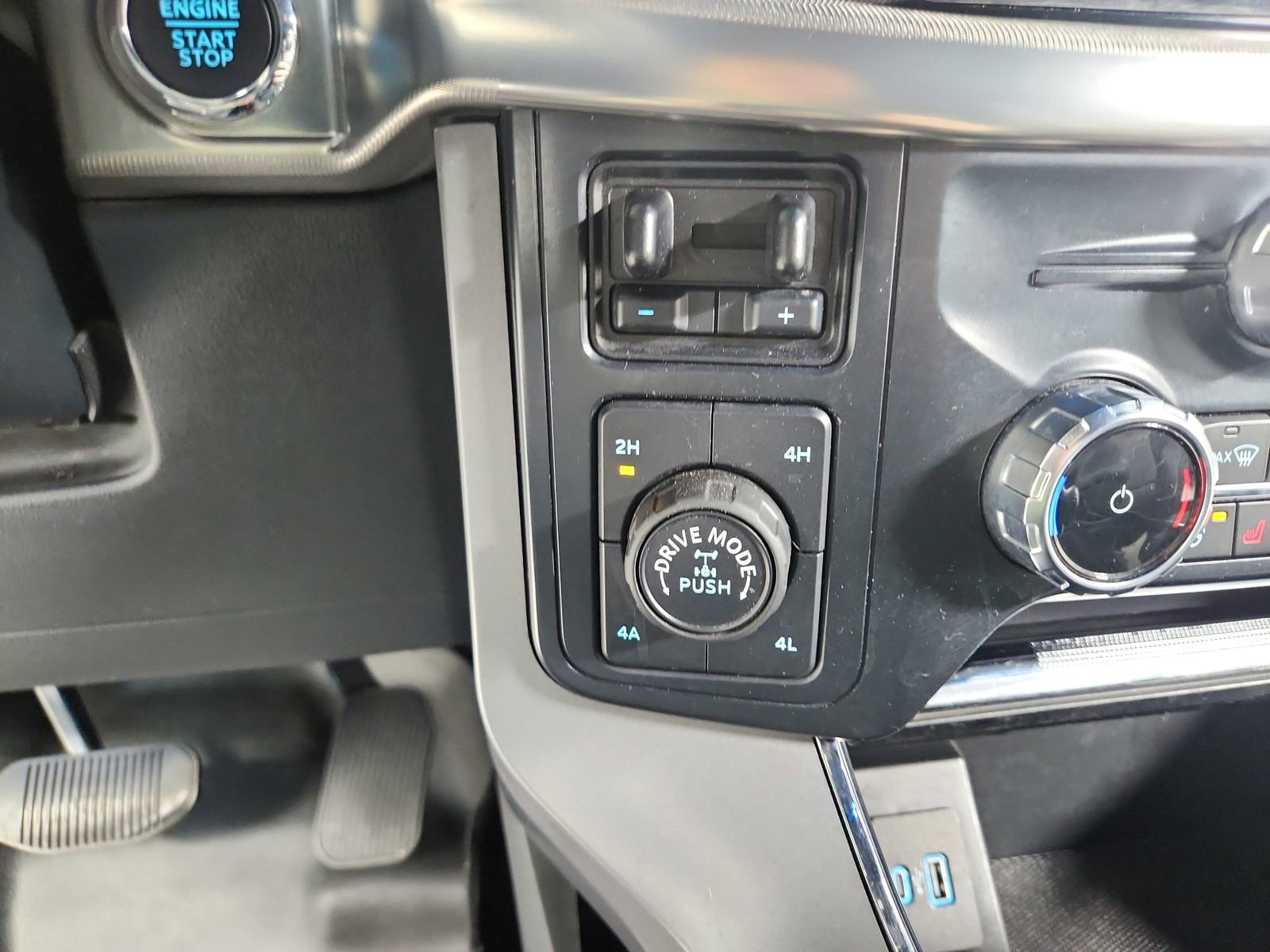 Used 2024 Ford F150 Lariat w/ Tow/Haul Package image 28
