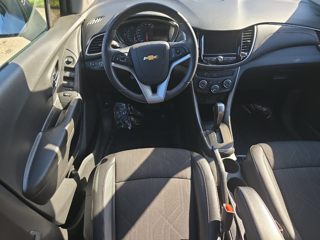 Certified 2021 Chevrolet Trax LT w/ Redline Edition AWD/4WD image 21