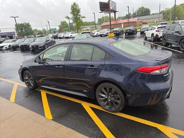 Used 2023 Toyota Corolla SE w/ SE Package image 15