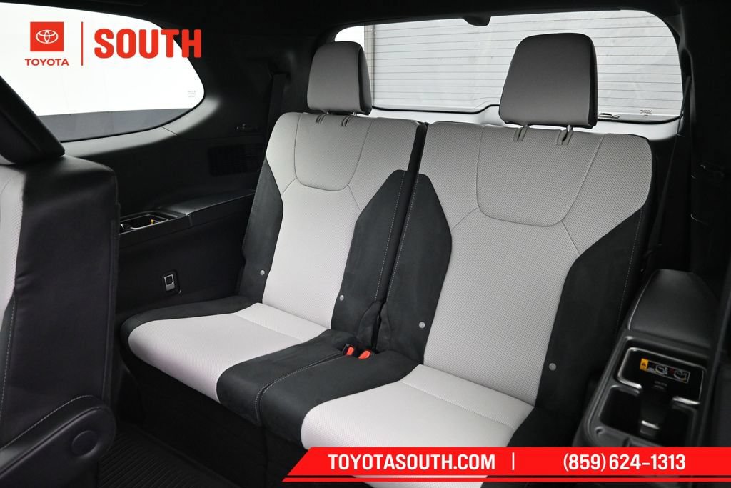 Used 2026 Lexus TX 500h AWD w/ Technology Package image 32