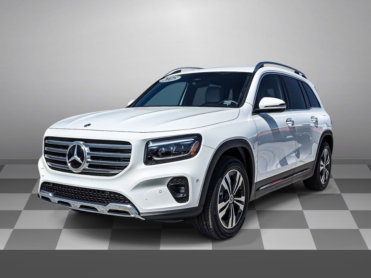Used 2025 Mercedes-Benz GLB 250 4MATIC image 3