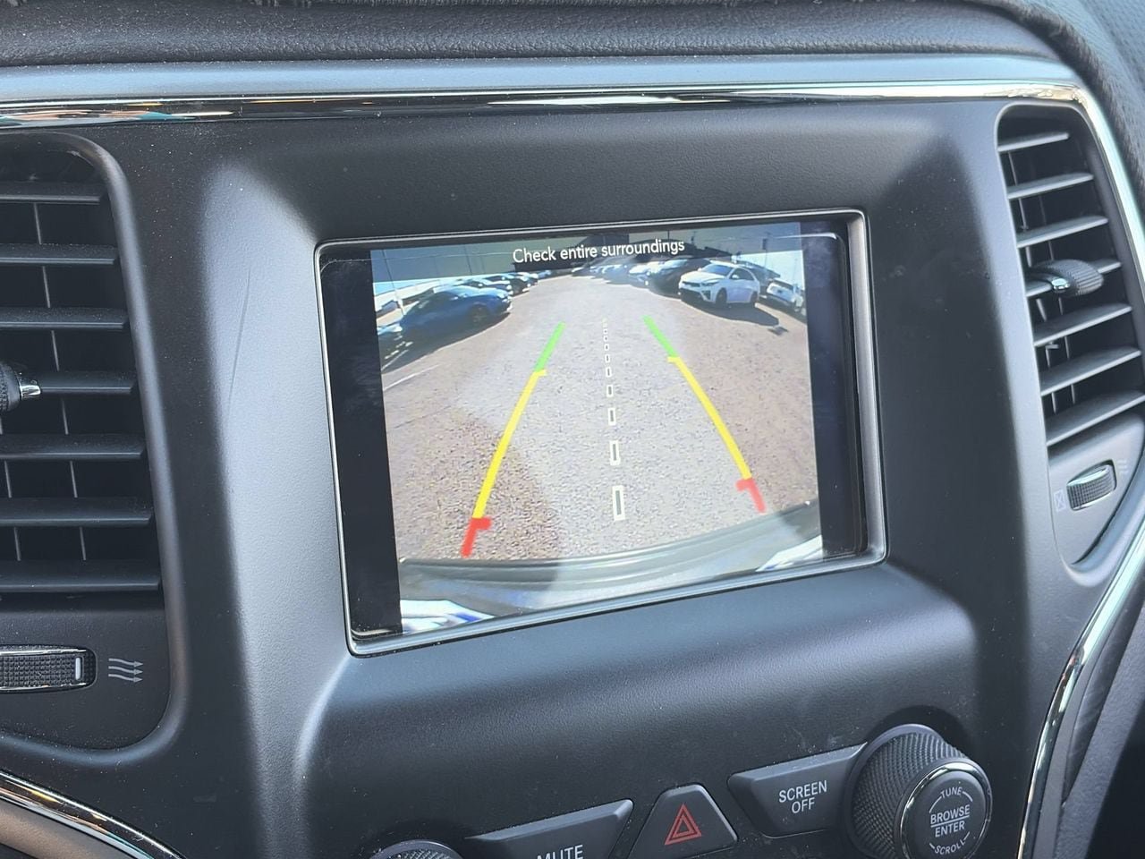 Used 2020 Jeep Grand Cherokee Laredo RWD image 25