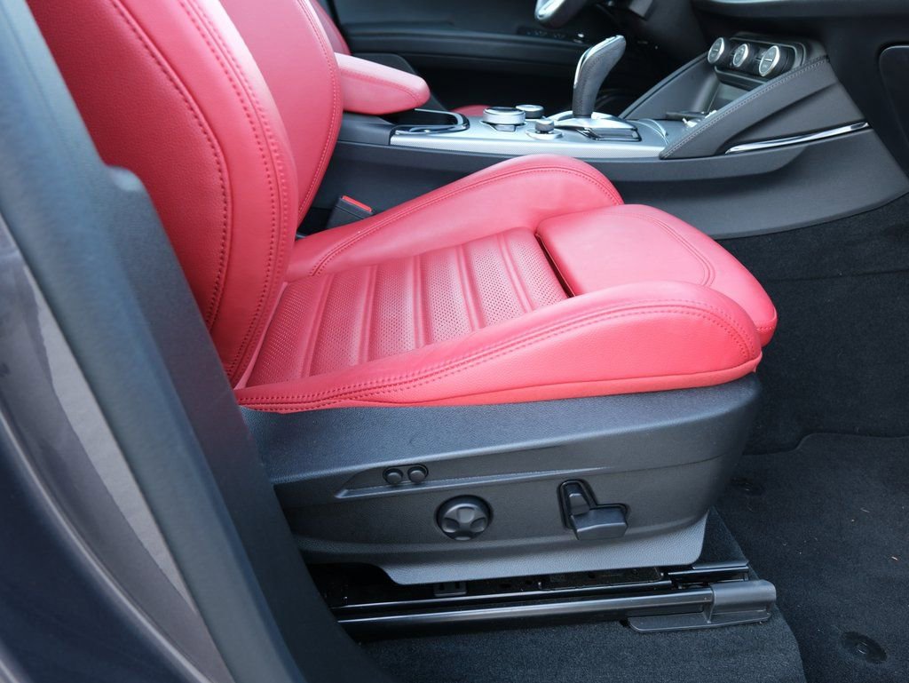 Used 2024 Alfa Romeo Stelvio Veloce image 35
