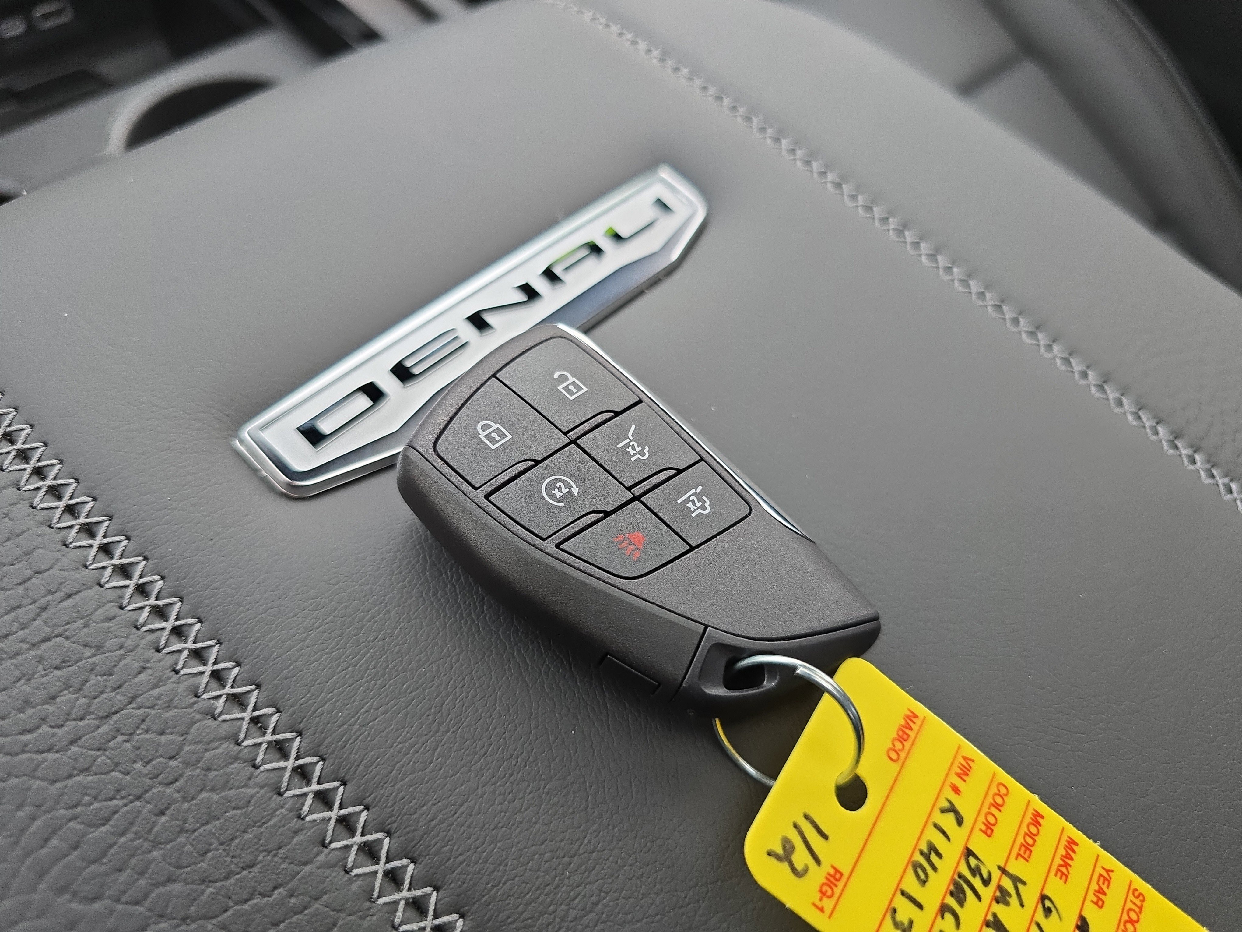 New 2026 GMC Yukon Denali w/ Denali Reserve Package image 40
