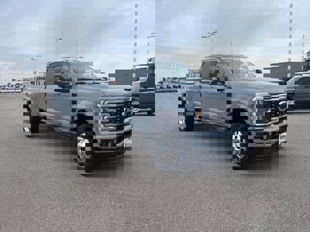 New 2026 Ford F450 Platinum w/ FX4 Off-Road Package image 3