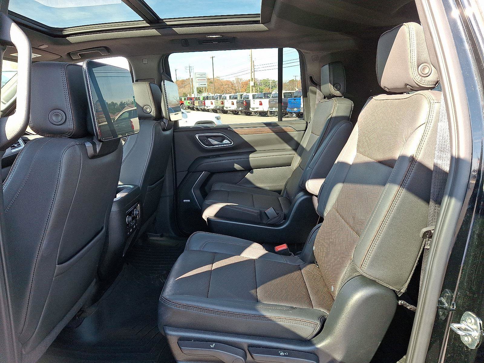 Used 2023 Chevrolet Suburban High Country image 10