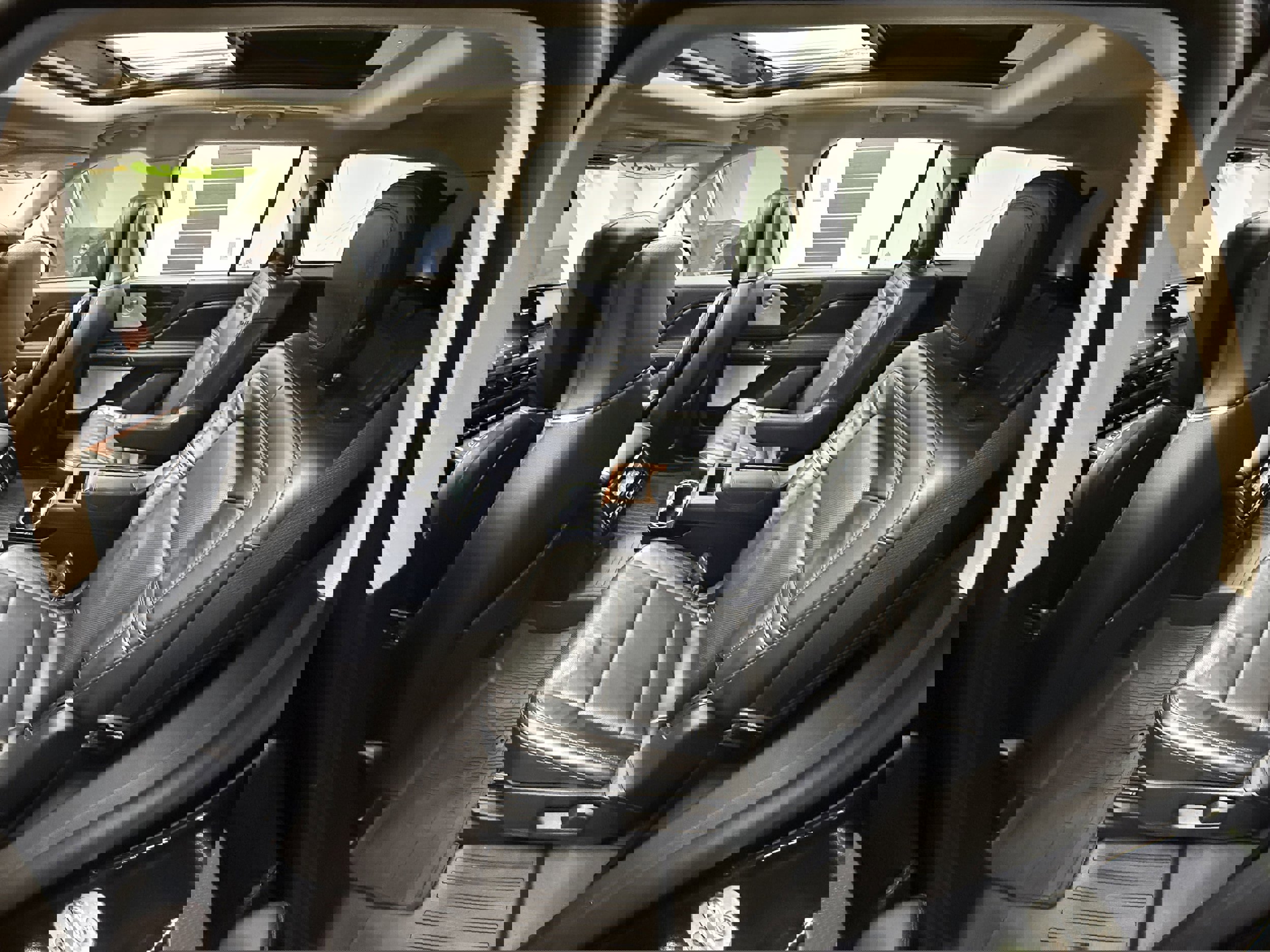 Used 2020 Lincoln Aviator Reserve w/ Equipment Group 202A image 25