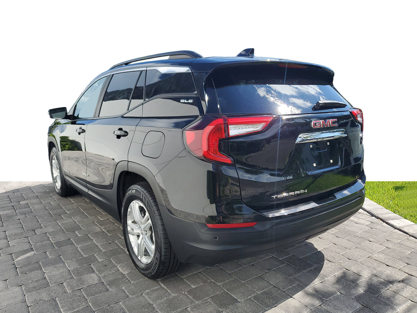 Used 2024 GMC Terrain SLE w/ Driver Convenience Package FWD image 4
