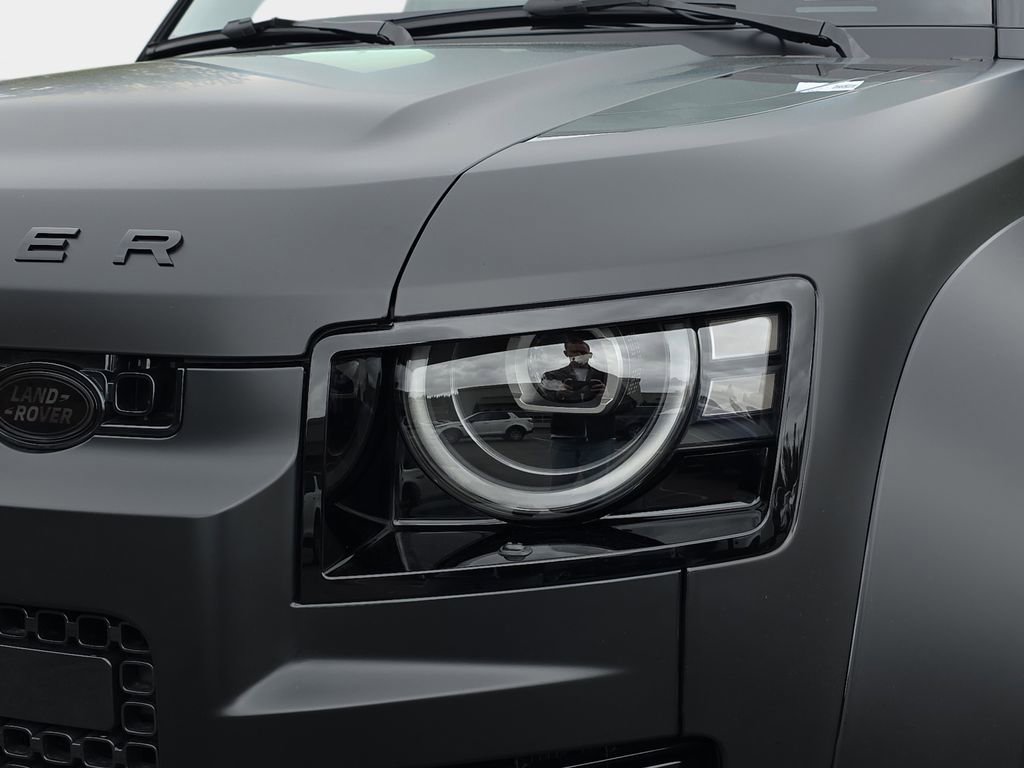 New 2026 Land Rover Defender 110 OCTA AWD/4WD image 32