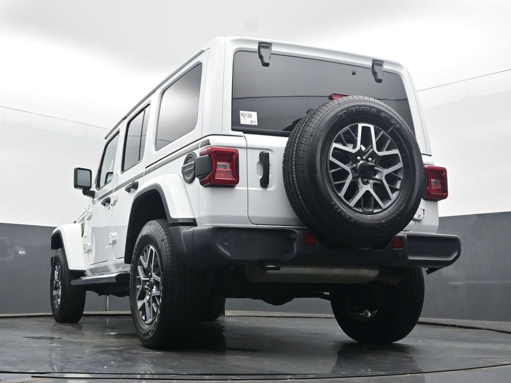 Used 2024 Jeep Wrangler Unlimited Sahara w/ Technology Group AWD/4WD image 57