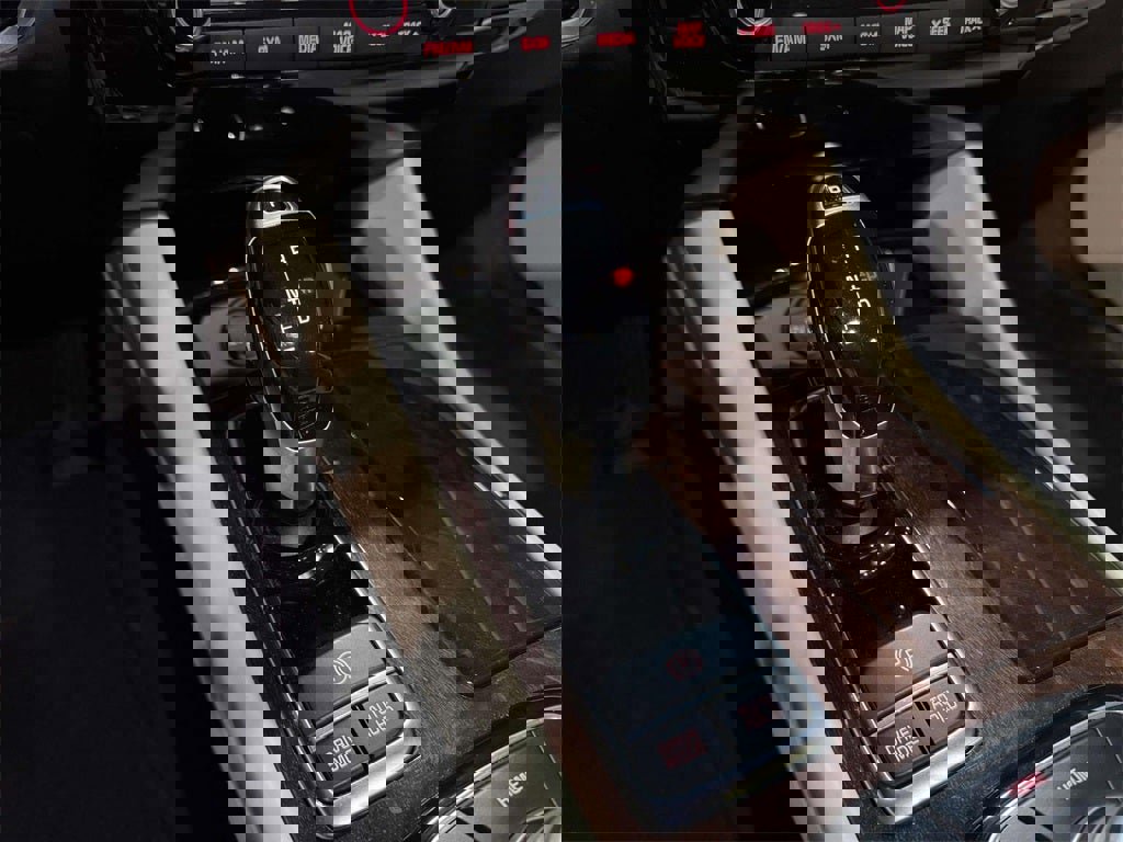 Used 2016 Kia K900 Luxury image 31