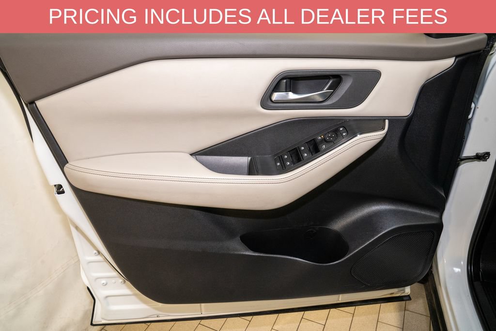 Used 2025 Nissan Rogue SV AWD/4WD image 12