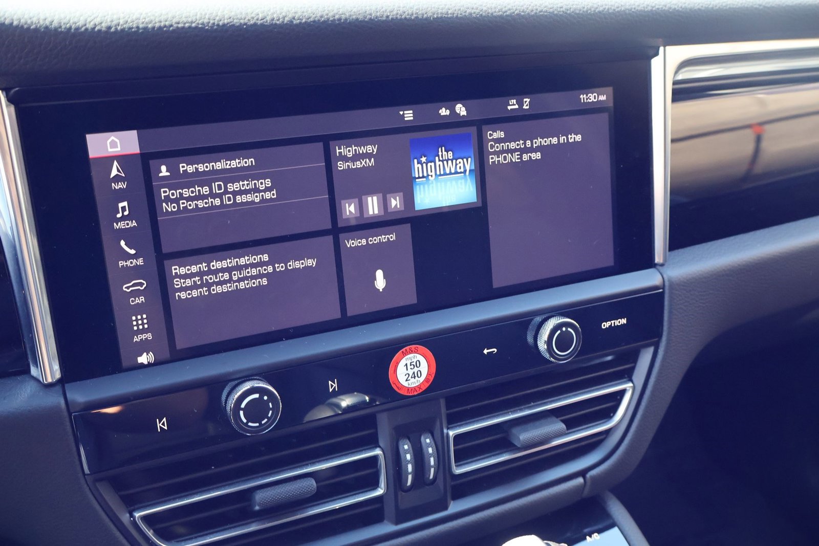 Certified 2025 Porsche Macan image 17