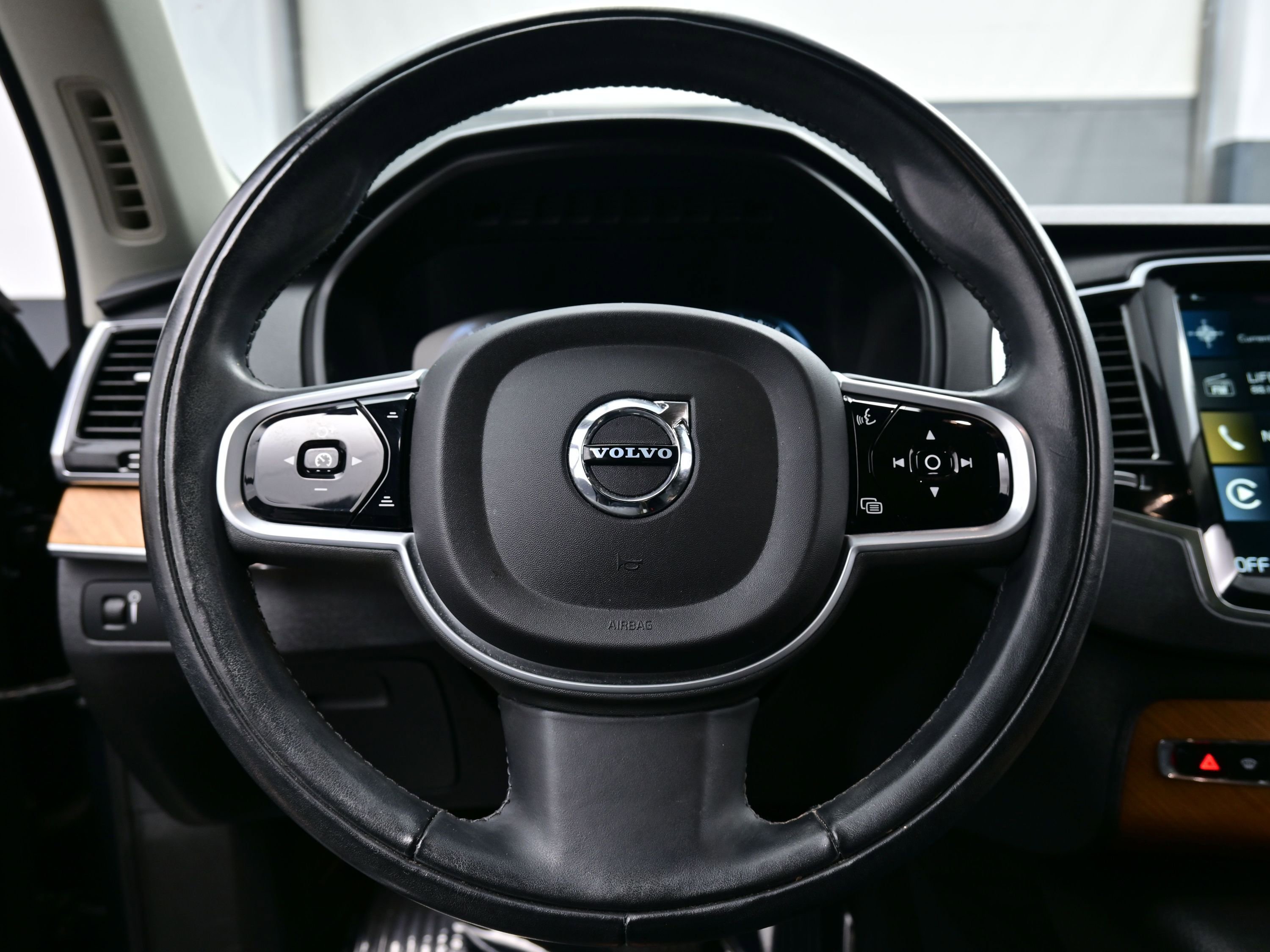 Used 2021 Volvo XC90 T6 Momentum w/ Advanced Package image 25