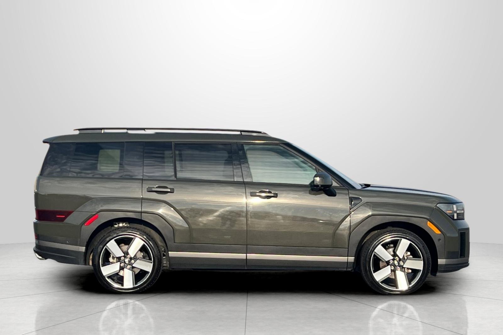 Used 2024 Hyundai Santa Fe Limited image 4