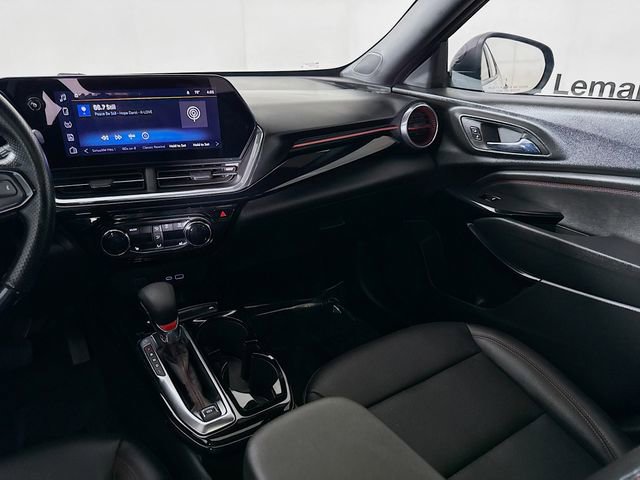 Used 2025 Chevrolet Trax RS w/ Sunroof Package FWD image 23