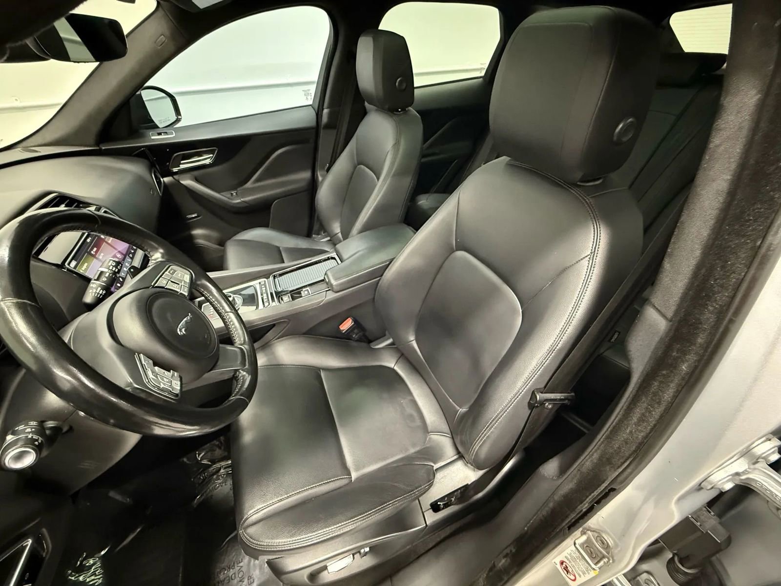 Used 2019 Jaguar F-PACE Premium image 18