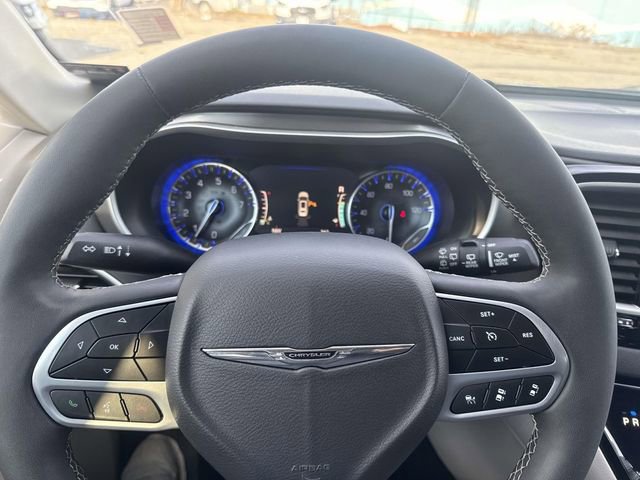 Used 2024 Chrysler Pacifica Touring-L image 33