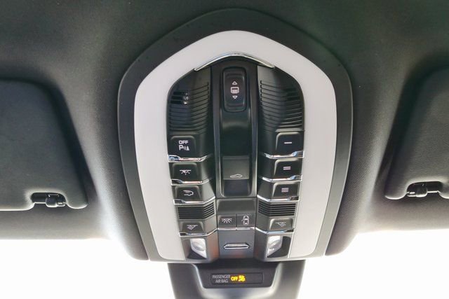 Used 2021 Porsche Macan image 31