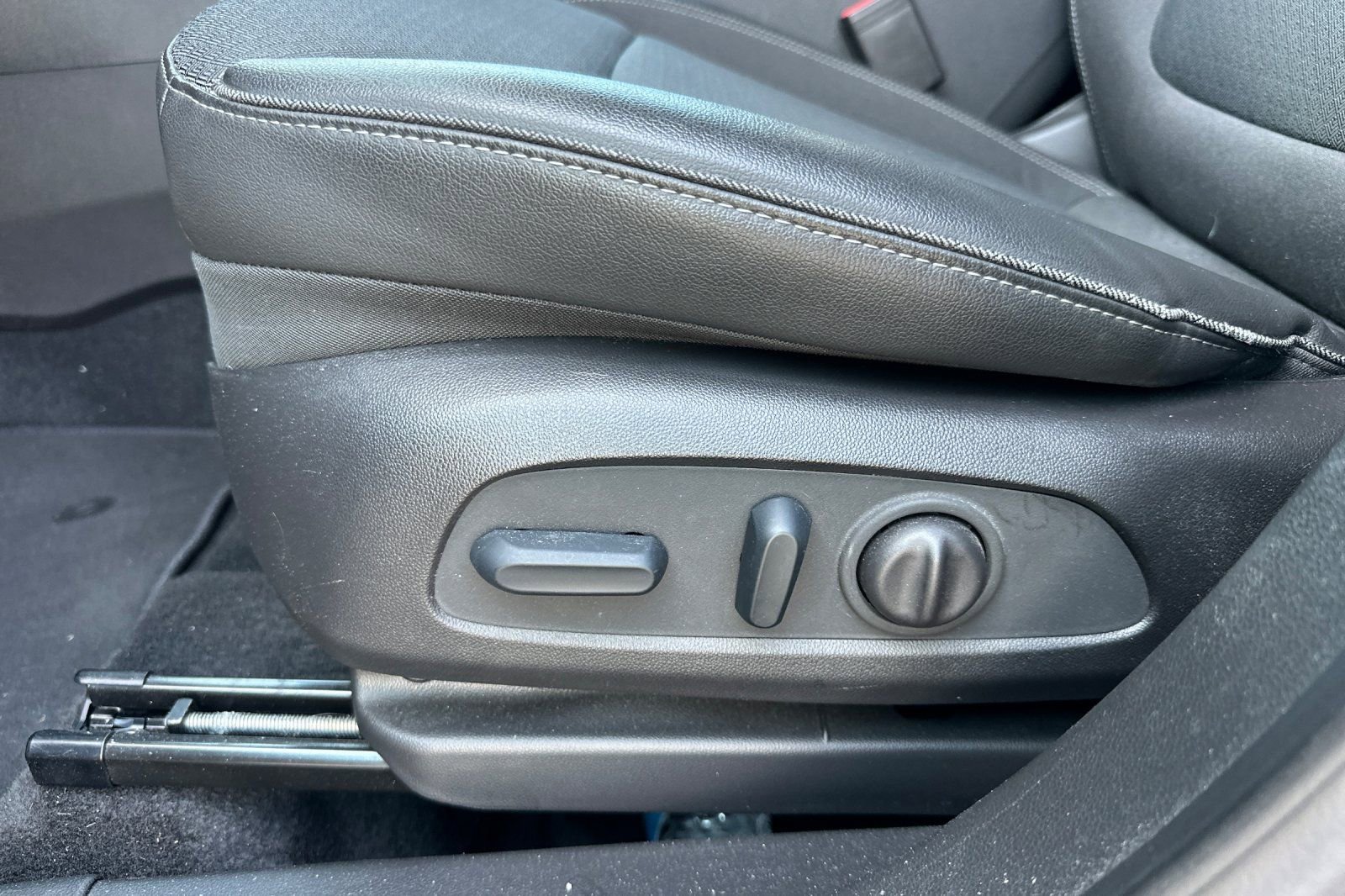 Used 2023 Buick Encore GX Preferred w/ Cold Weather Comfort Package FWD image 13
