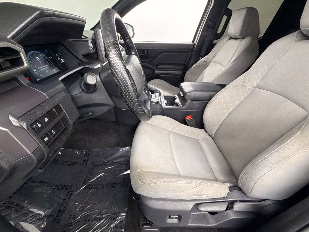 Certified 2025 Toyota Tacoma SR5 AWD/4WD image 22