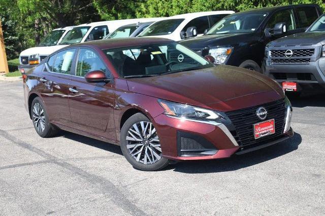 Used 2025 Nissan Altima 2.5 SV w/ SV Premium Package FWD image 2
