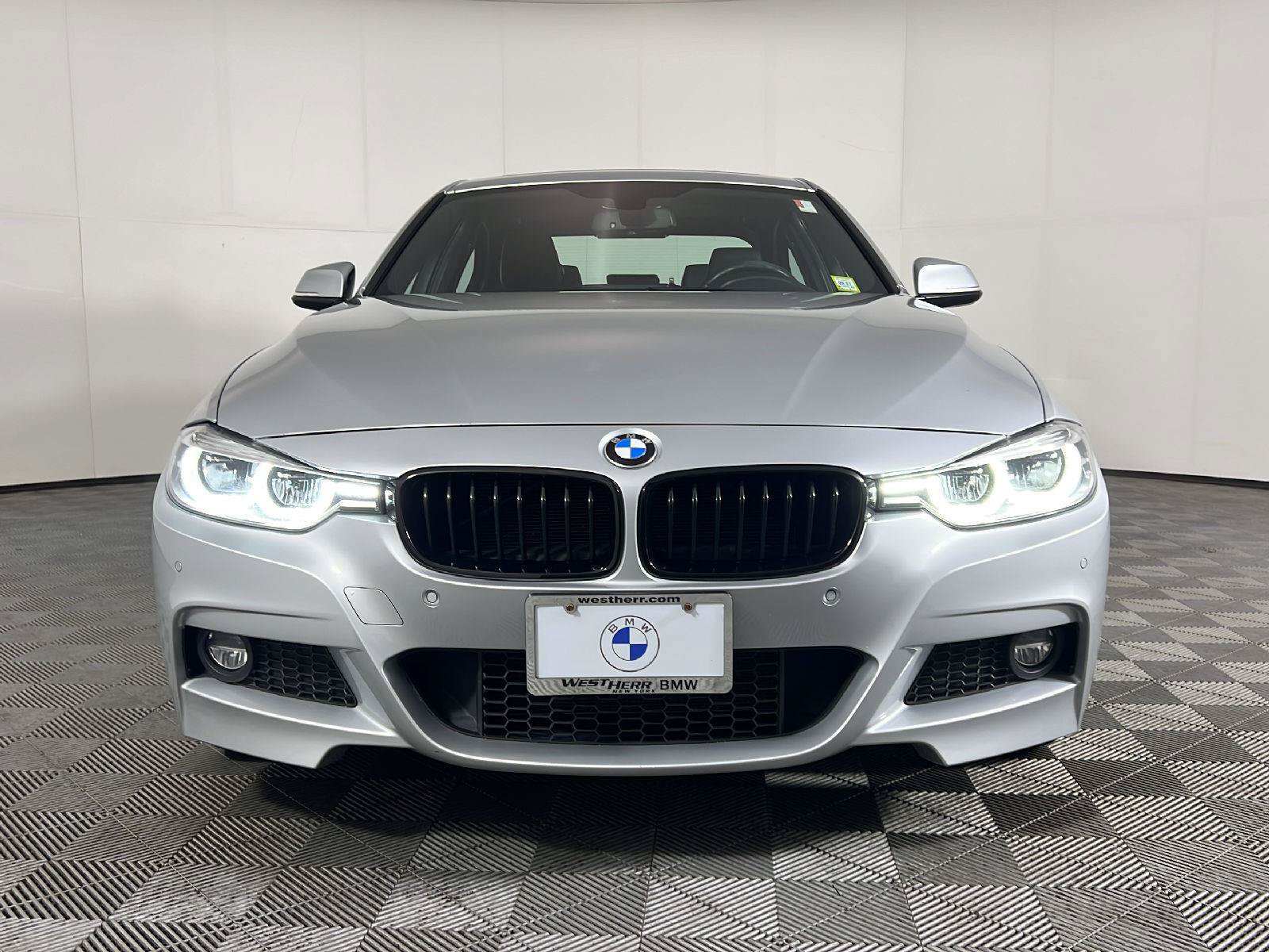Used 2017 BMW 330i xDrive Sedan AWD/4WD image 13