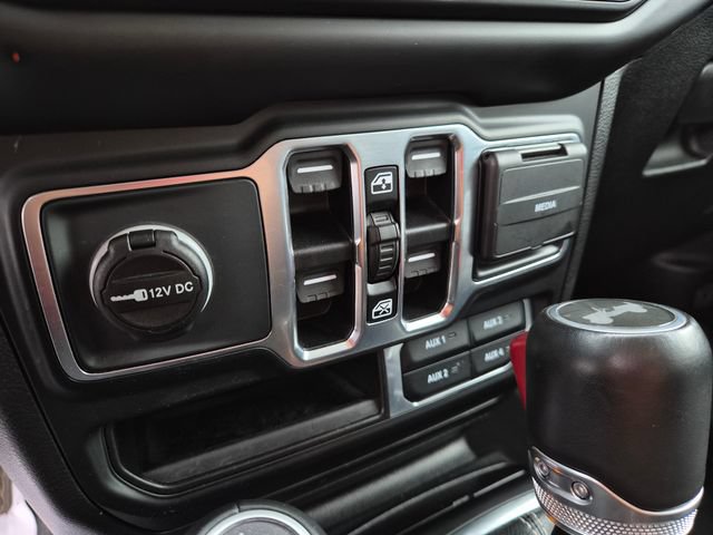Used 2021 Jeep Wrangler Unlimited Sahara AWD/4WD image 26