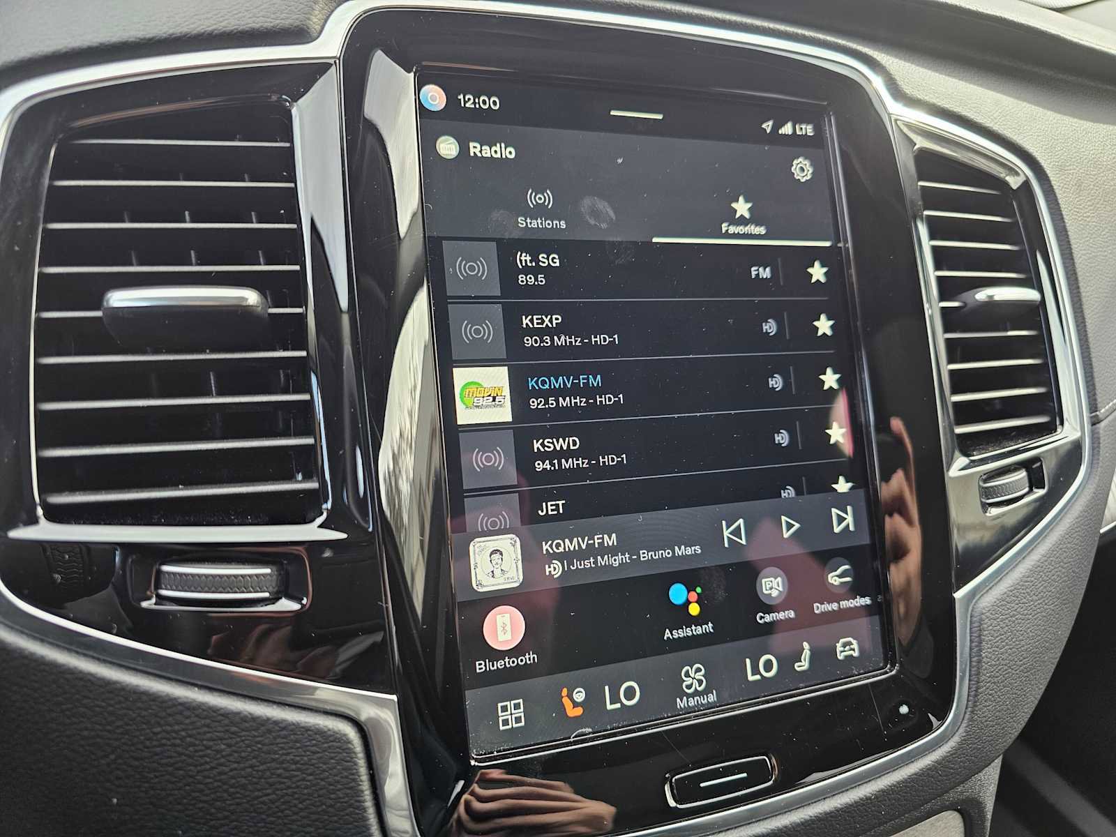 Certified 2024 Volvo XC90 B6 Ultimate w/ Protection Package Premier image 40